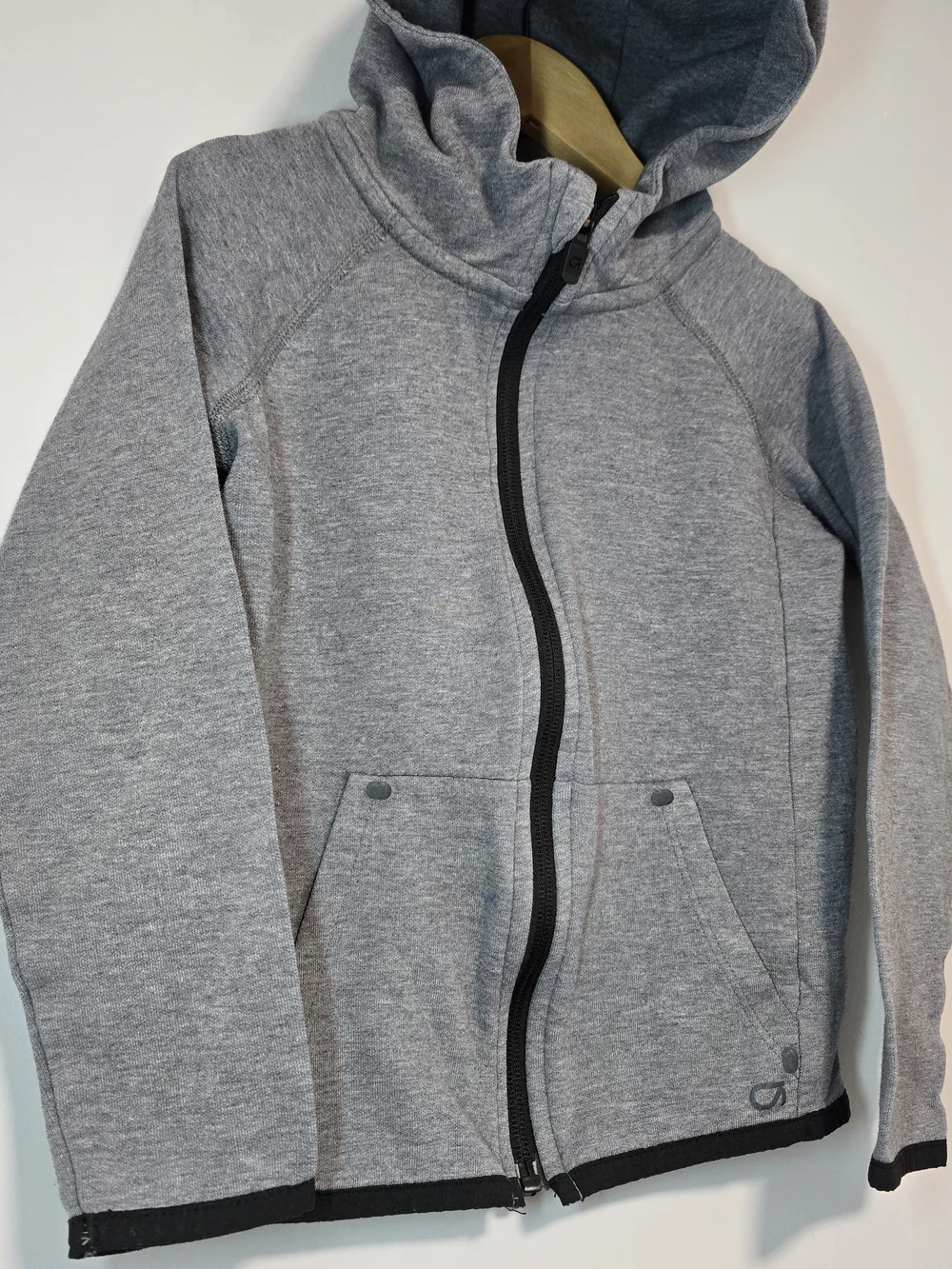 Kids GapFit Tech Hoodie In Gray Black Trim 5yrs